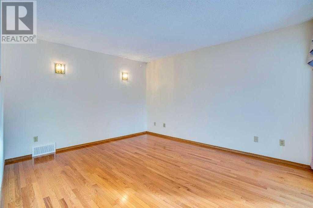 Single Family House for Sale in  Santana Road NW Sandstone Valley Calgary 