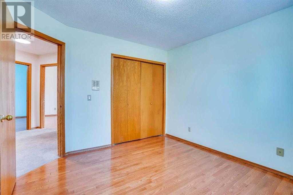 Single Family House for Sale in  Santana Road NW Sandstone Valley Calgary 