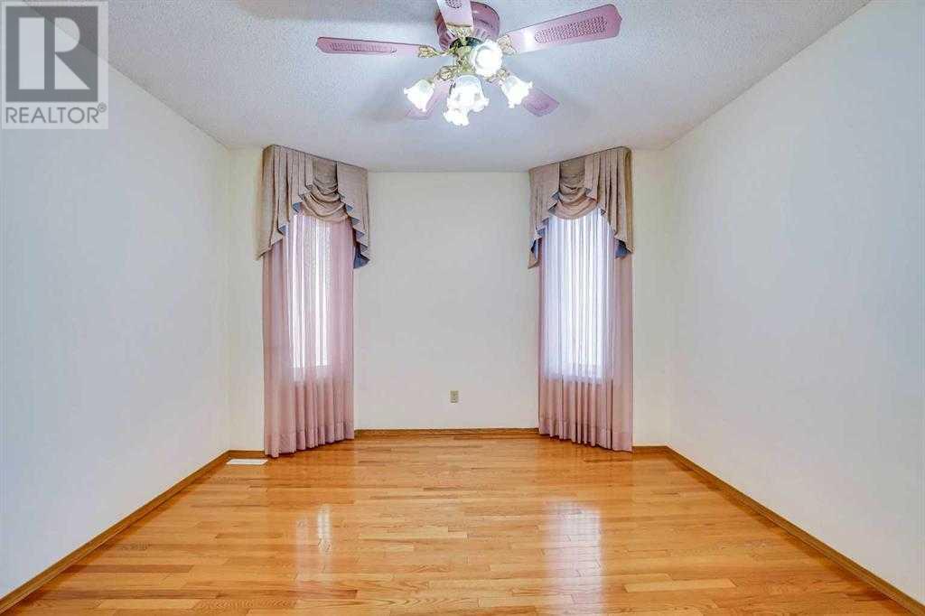 Single Family House for Sale in  Santana Road NW Sandstone Valley Calgary 