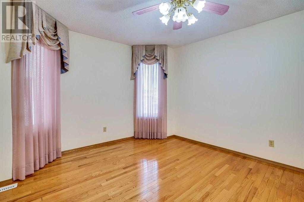 Single Family House for Sale in  Santana Road NW Sandstone Valley Calgary 