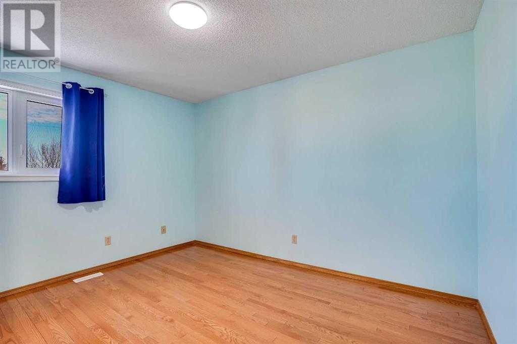 Single Family House for Sale in  Santana Road NW Sandstone Valley Calgary 