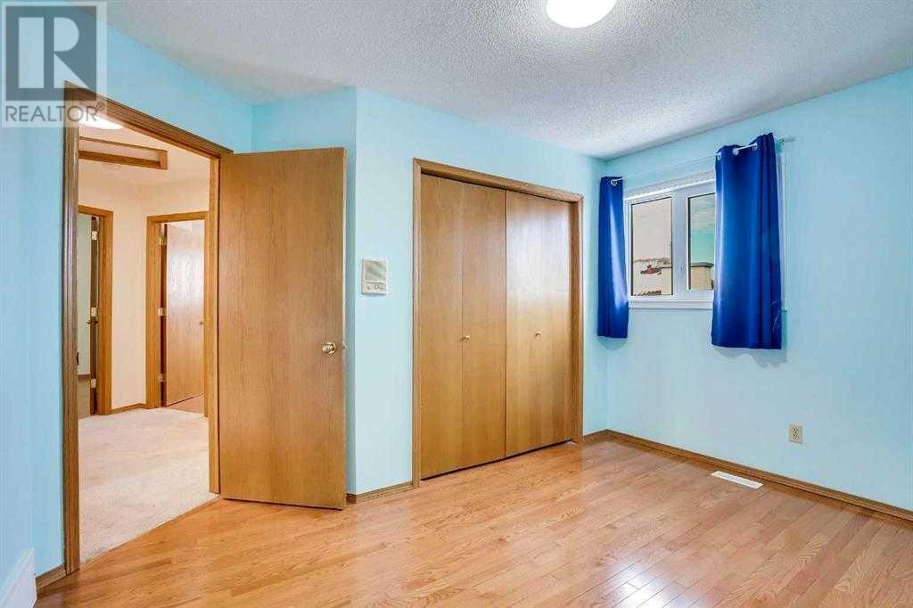Single Family House for Sale in  Santana Road NW Sandstone Valley Calgary 