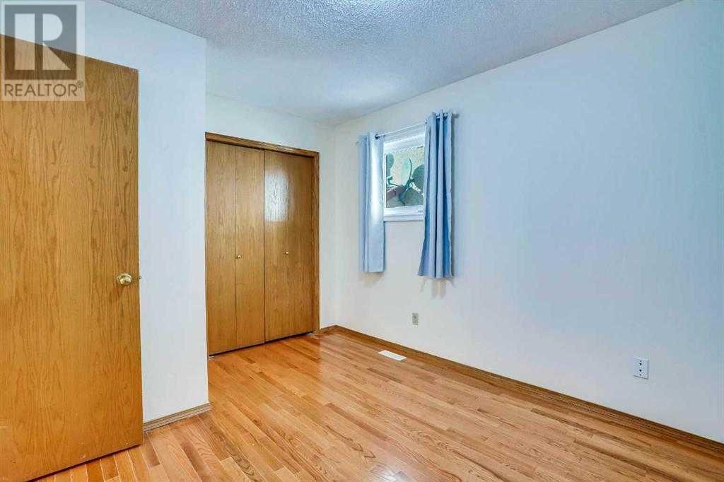 Single Family House for Sale in  Santana Road NW Sandstone Valley Calgary 