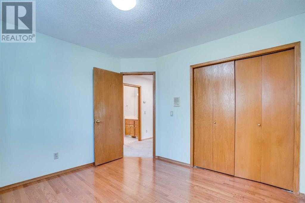 Single Family House for Sale in  Santana Road NW Sandstone Valley Calgary 