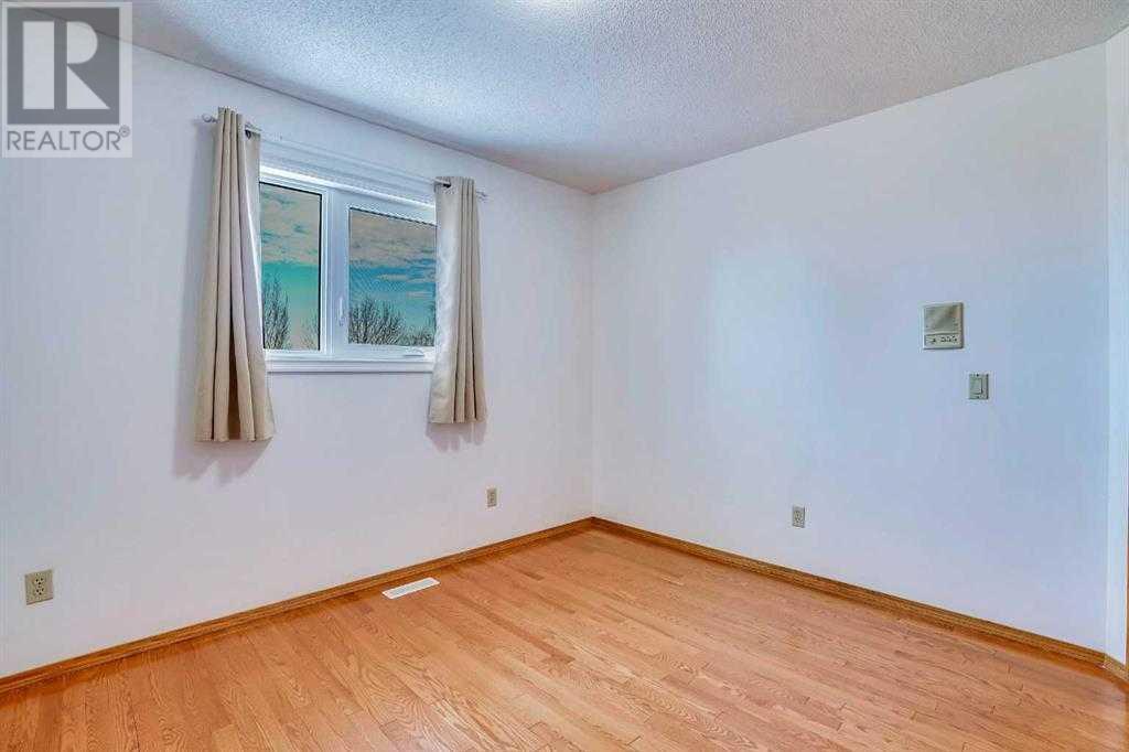 Single Family House for Sale in  Santana Road NW Sandstone Valley Calgary 