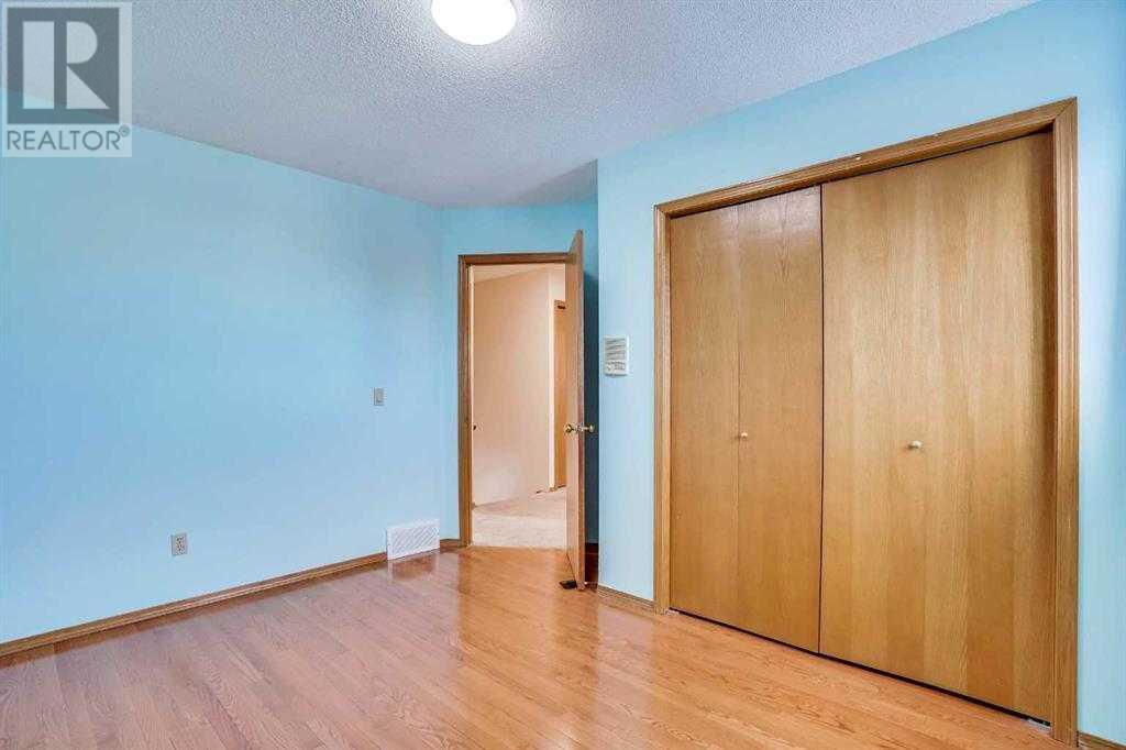 Single Family House for Sale in  Santana Road NW Sandstone Valley Calgary 