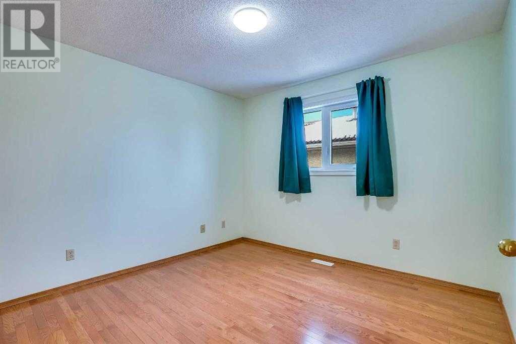 Single Family House for Sale in  Santana Road NW Sandstone Valley Calgary 