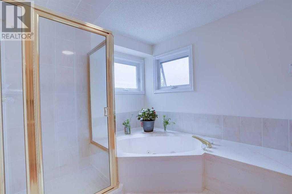 Single Family House for Sale in  Santana Road NW Sandstone Valley Calgary 