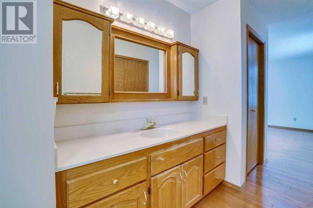 Single Family House for Sale in  Santana Road NW Sandstone Valley Calgary 
