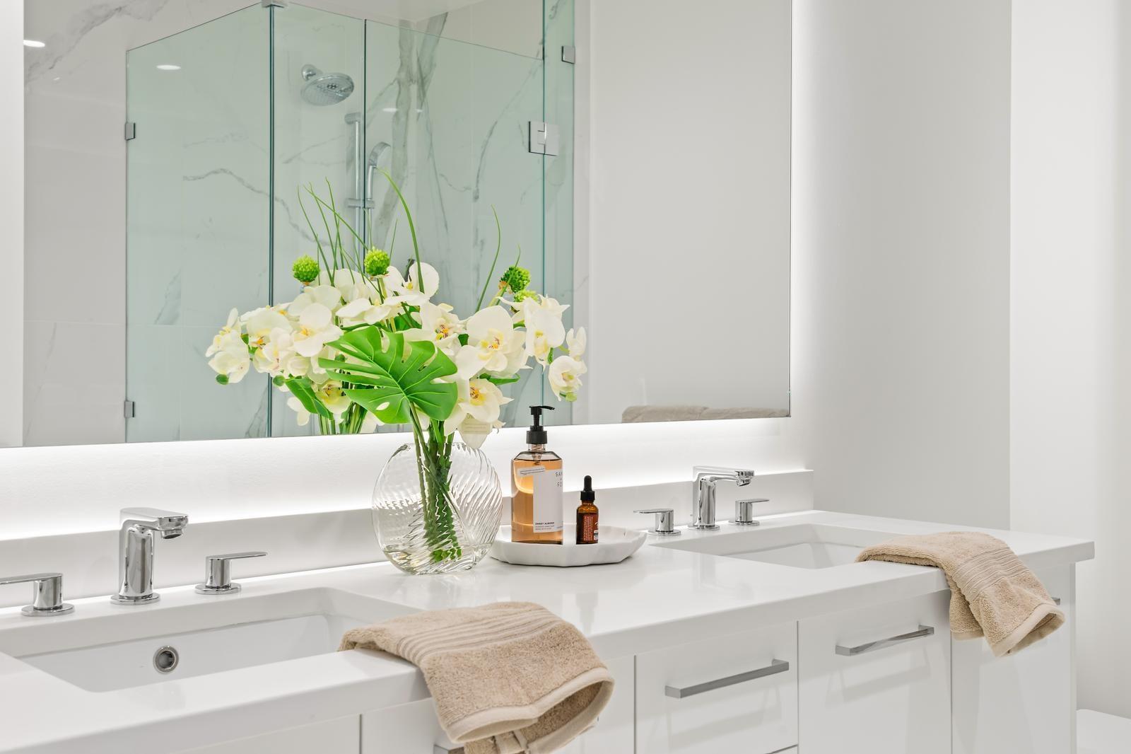 1905 1588 JOHNSTON ROAD, White Rock