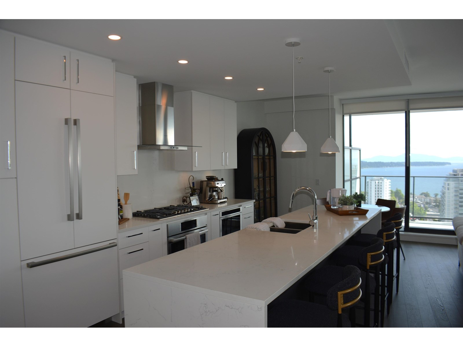1905 1588 JOHNSTON ROAD, White Rock