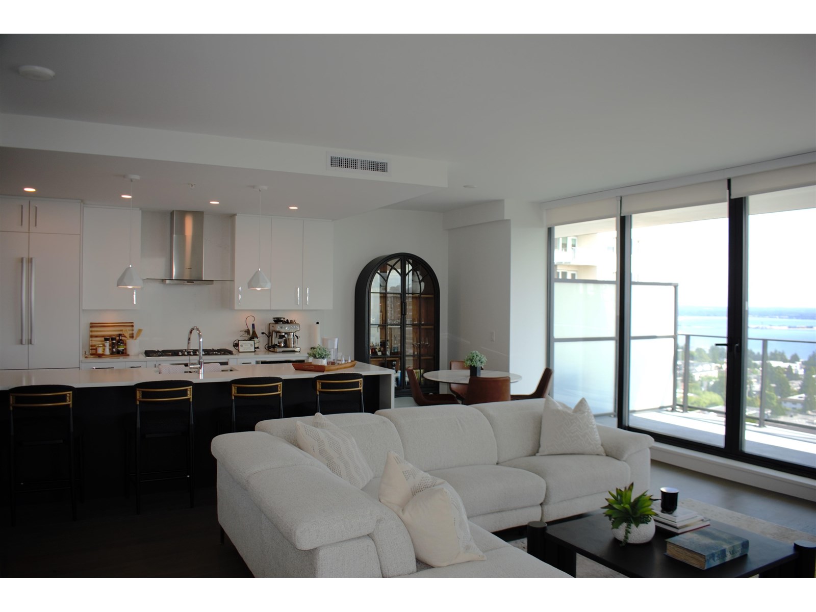 1905 1588 JOHNSTON ROAD, White Rock