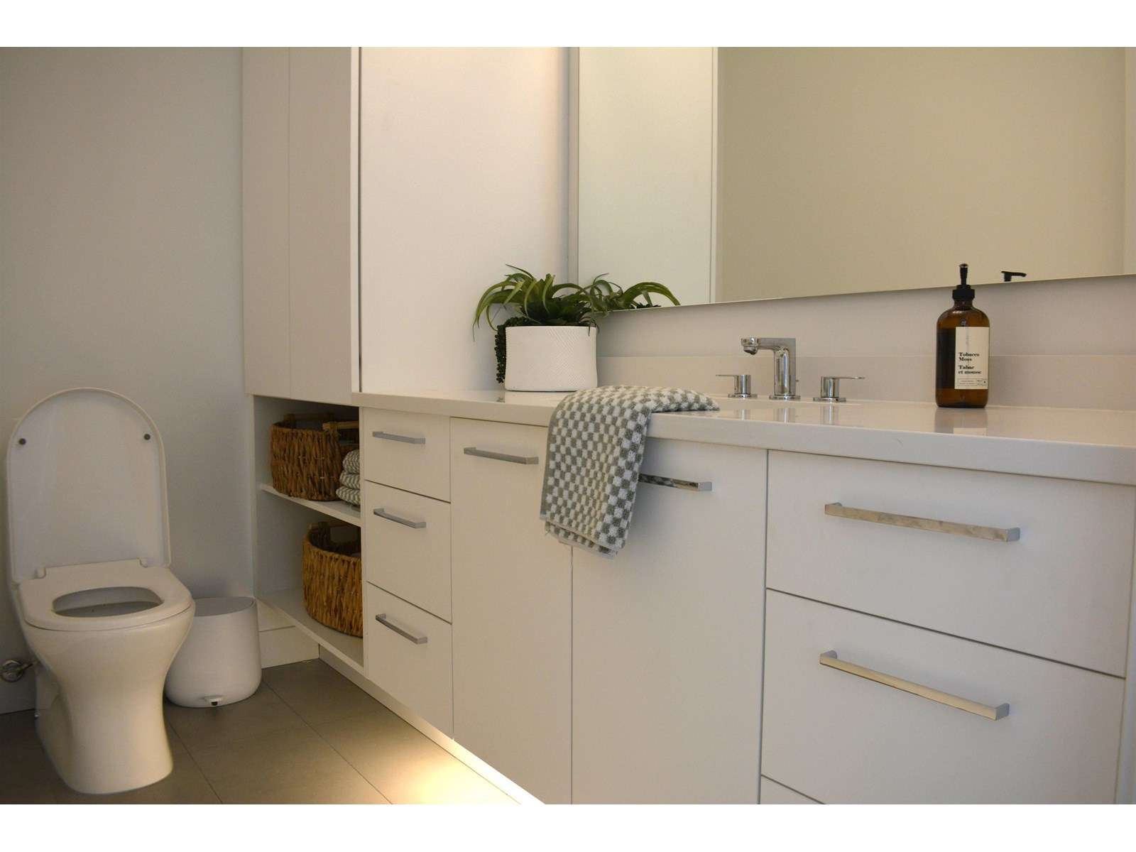 1905 1588 JOHNSTON ROAD, White Rock
