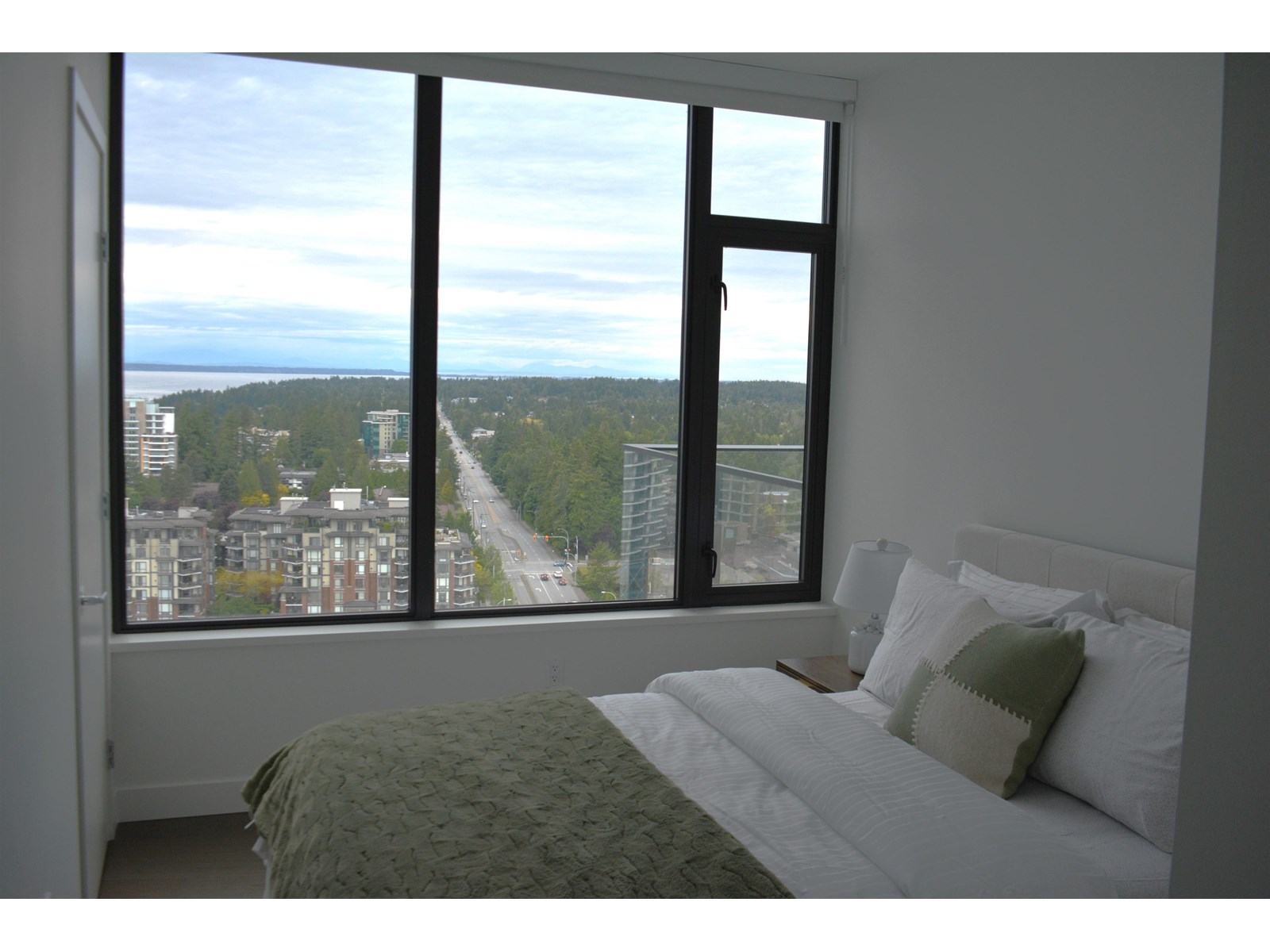 1905 1588 JOHNSTON ROAD, White Rock