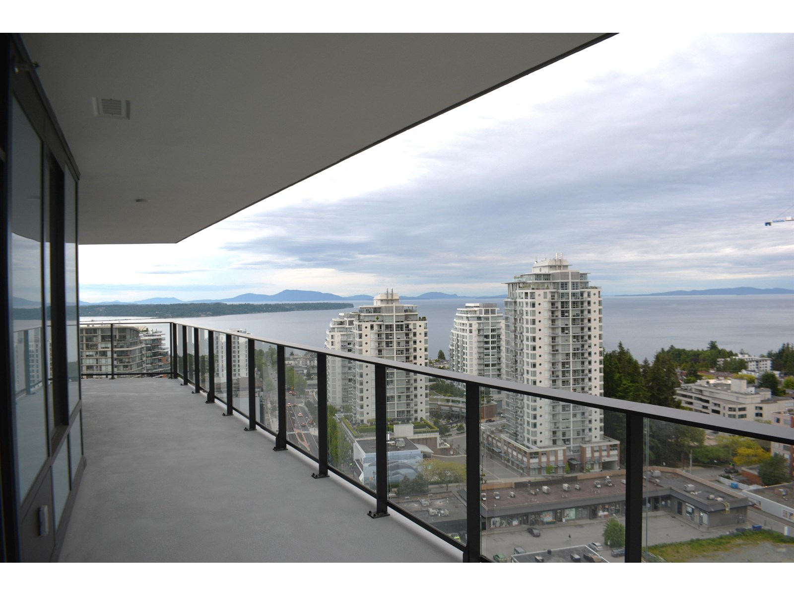 1905 1588 JOHNSTON ROAD, White Rock