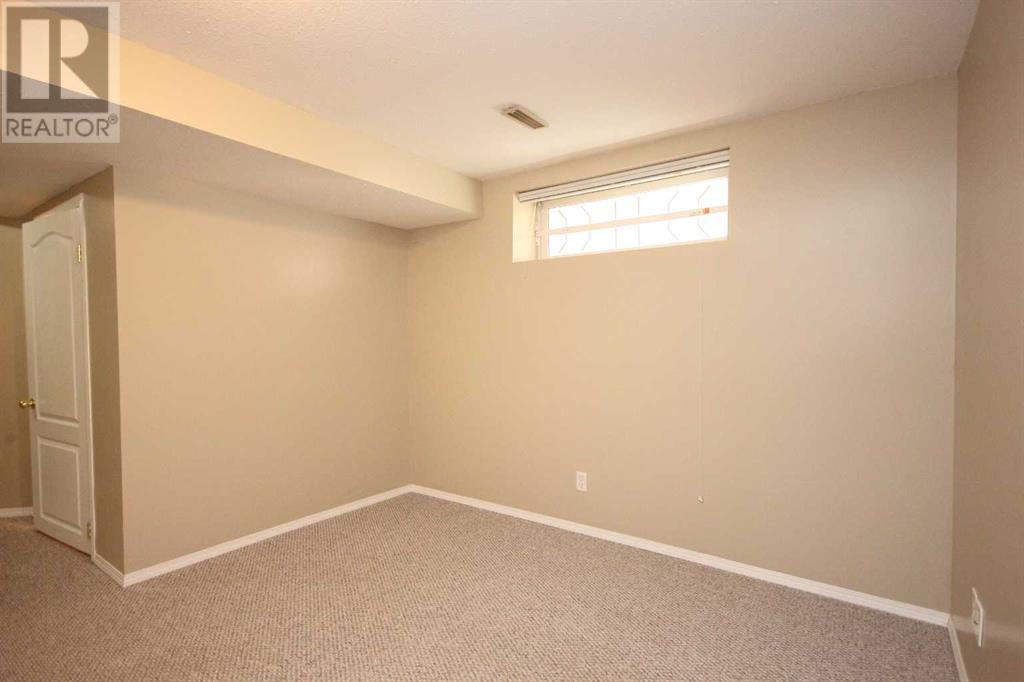 Single Family House for Sale in  Coventry View NE Coventry Hills Calgary 