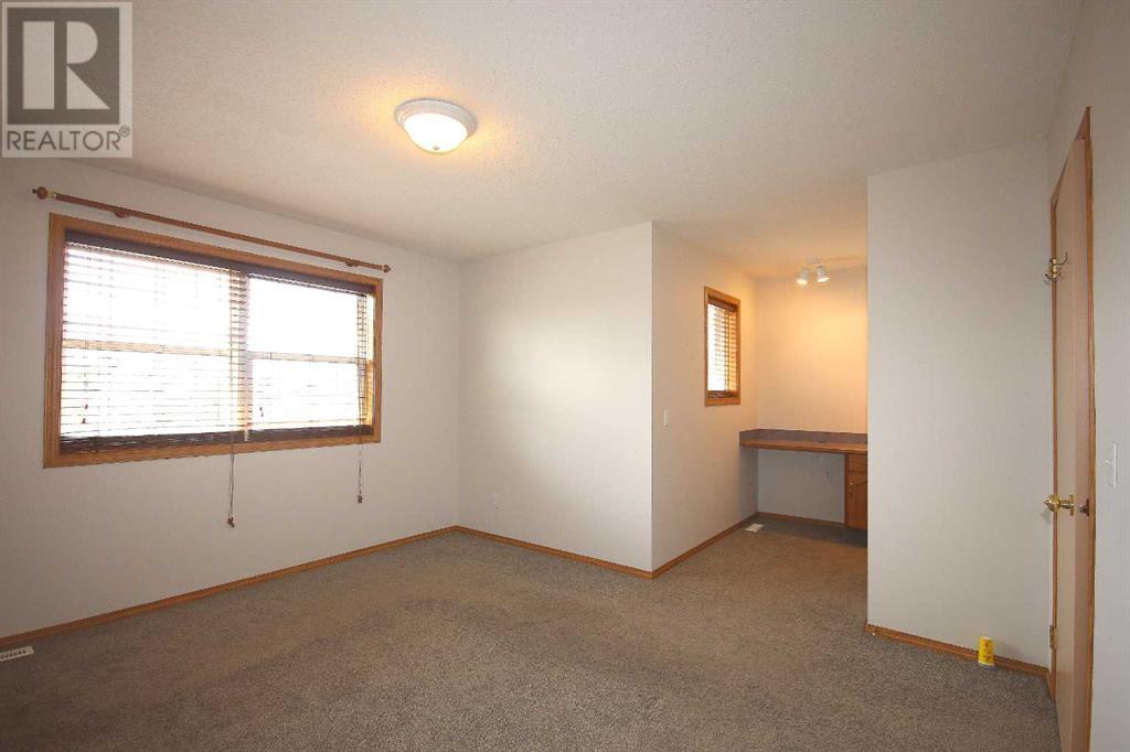 Single Family House for Sale in  Coventry View NE Coventry Hills Calgary 