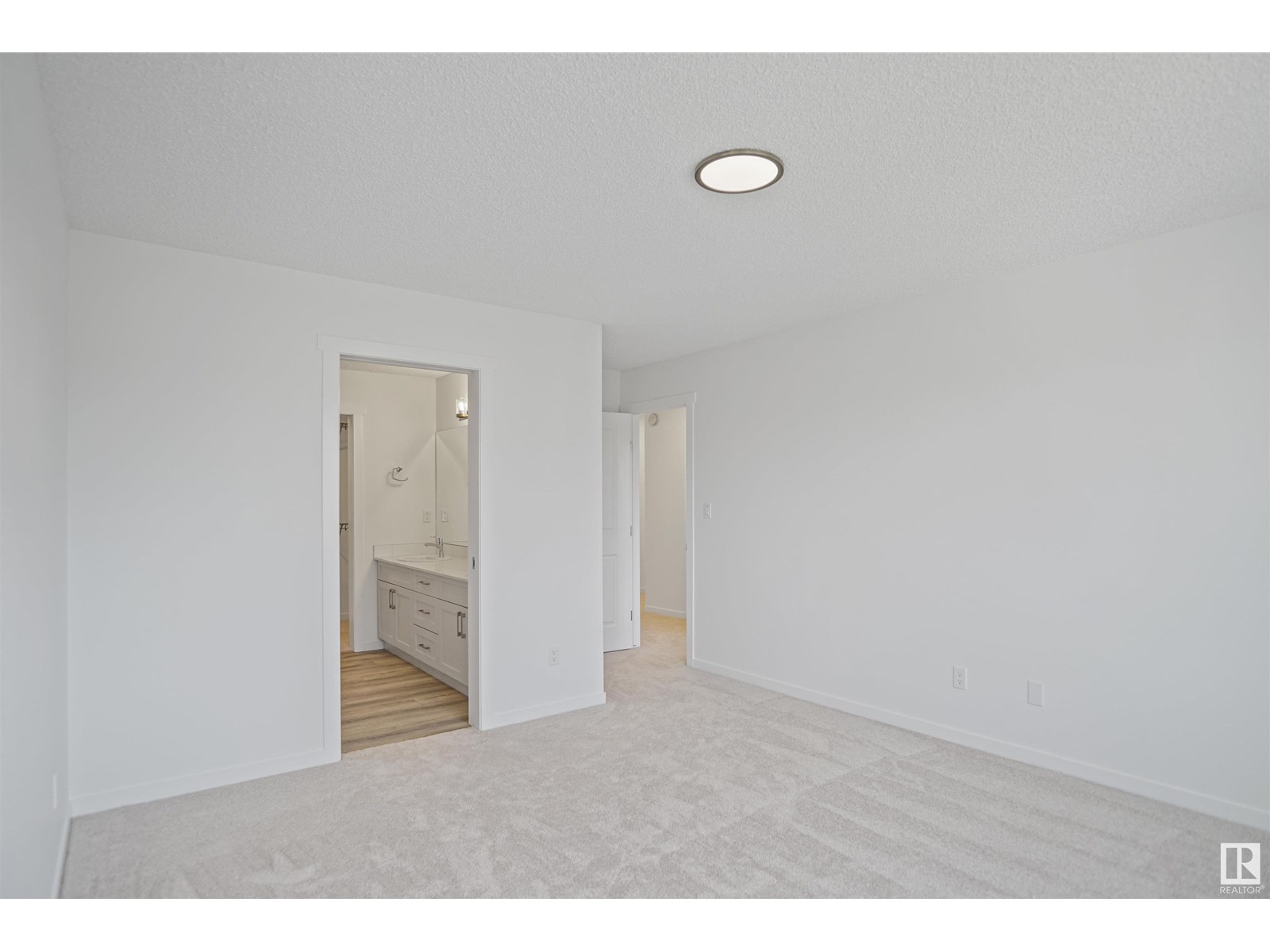 Photo 11 of 19 19904 31 Av Nw, Edmonton AB