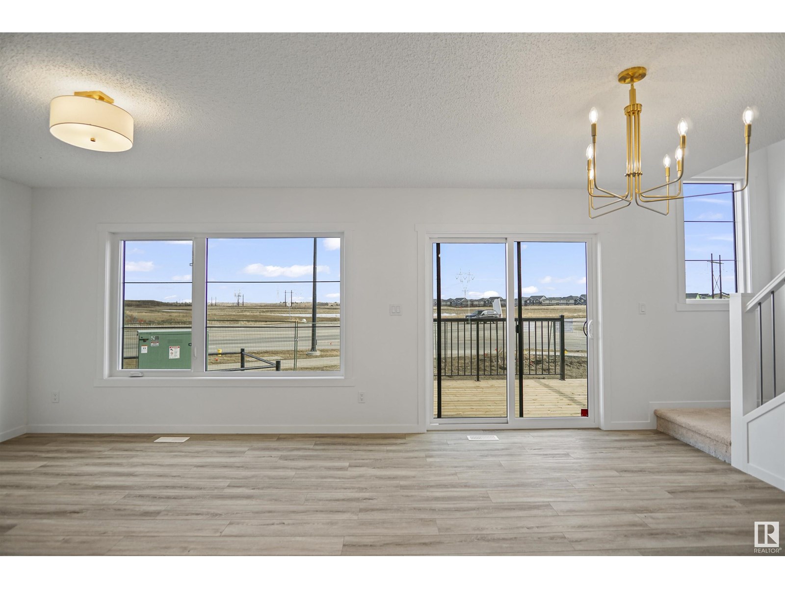 Photo 4 of 19 19904 31 Av Nw, Edmonton AB