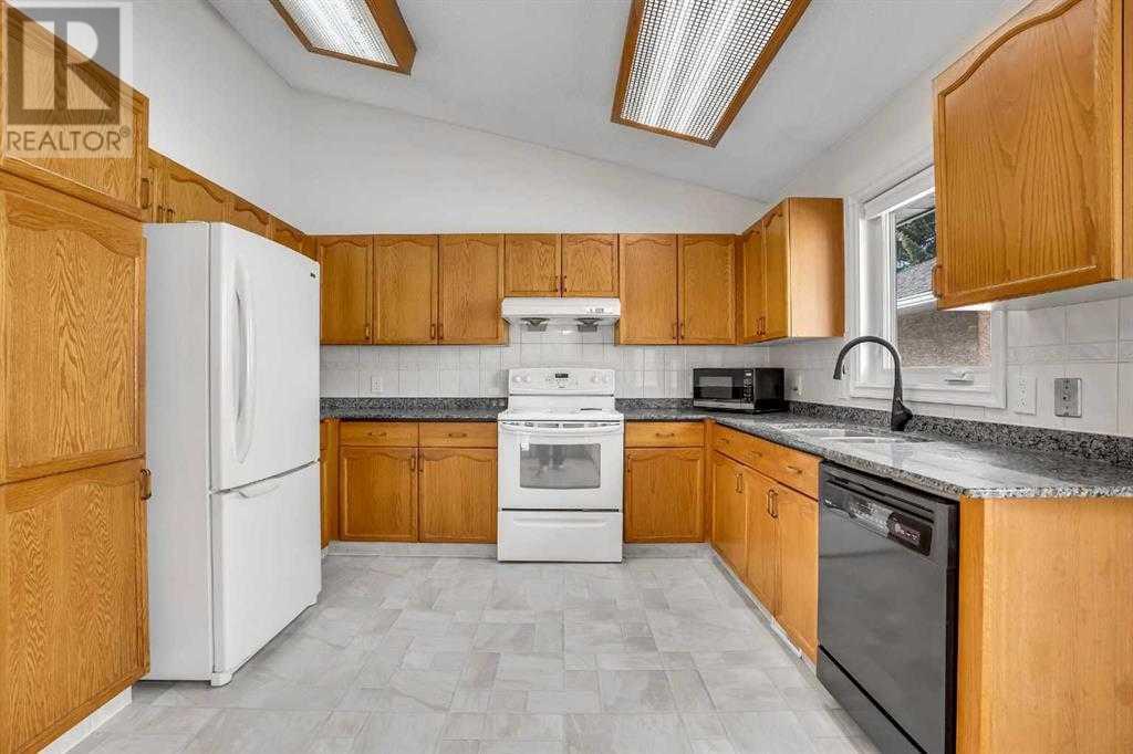 Single Family House 4 Level for Sale in  Del Monica Place NE Monterey Park Calgary 