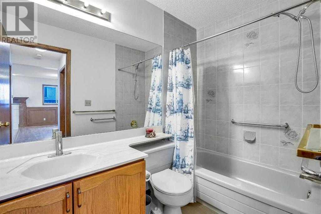 Single Family House 4 Level for Sale in  Del Monica Place NE Monterey Park Calgary 