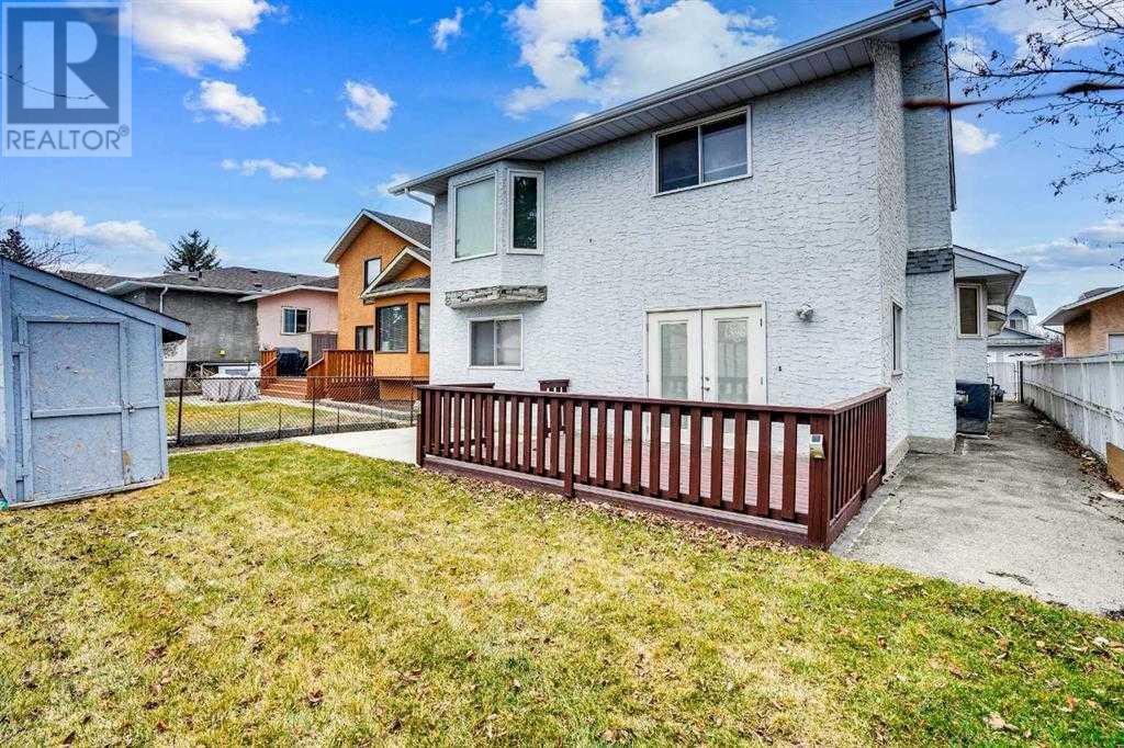 Single Family House 4 Level for Sale in  Del Monica Place NE Monterey Park Calgary 