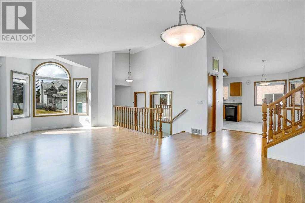 Single Family House 4 Level for Sale in  Del Monica Place NE Monterey Park Calgary 