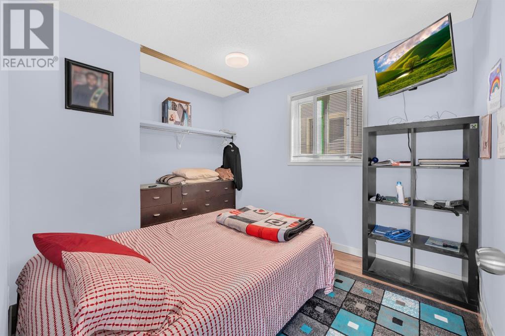 Single Family House 4 Level for Sale in   Street NE Taradale Calgary 