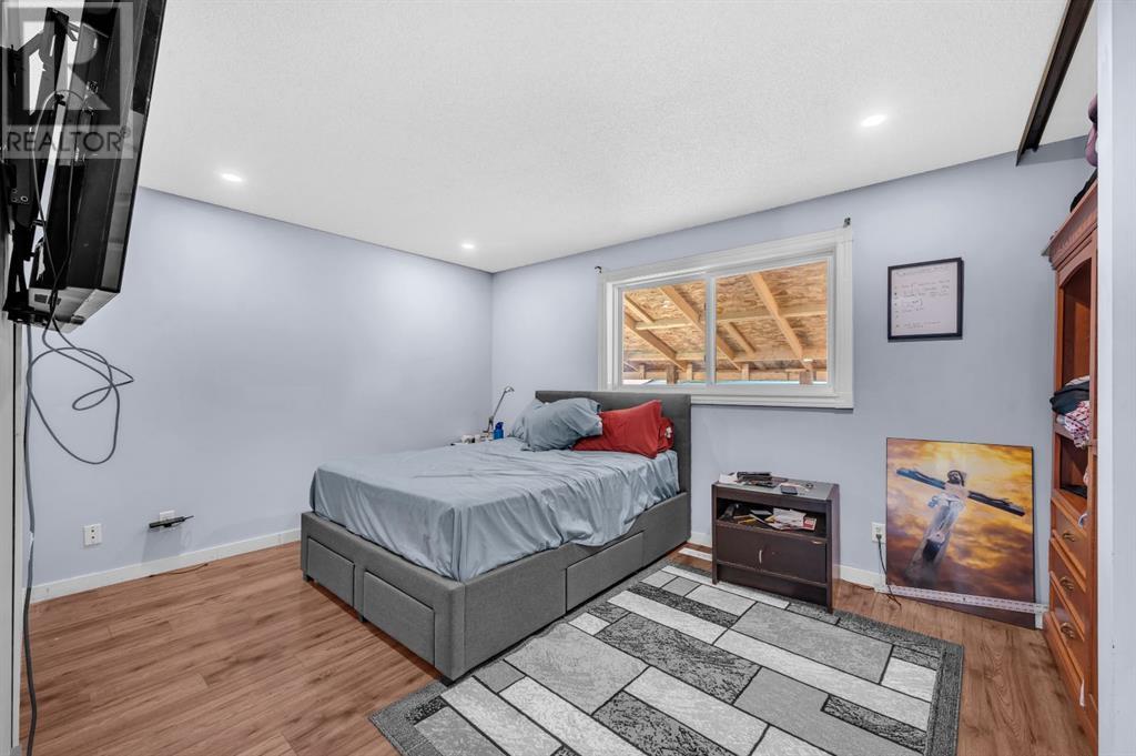 Single Family House 4 Level for Sale in   Street NE Taradale Calgary 