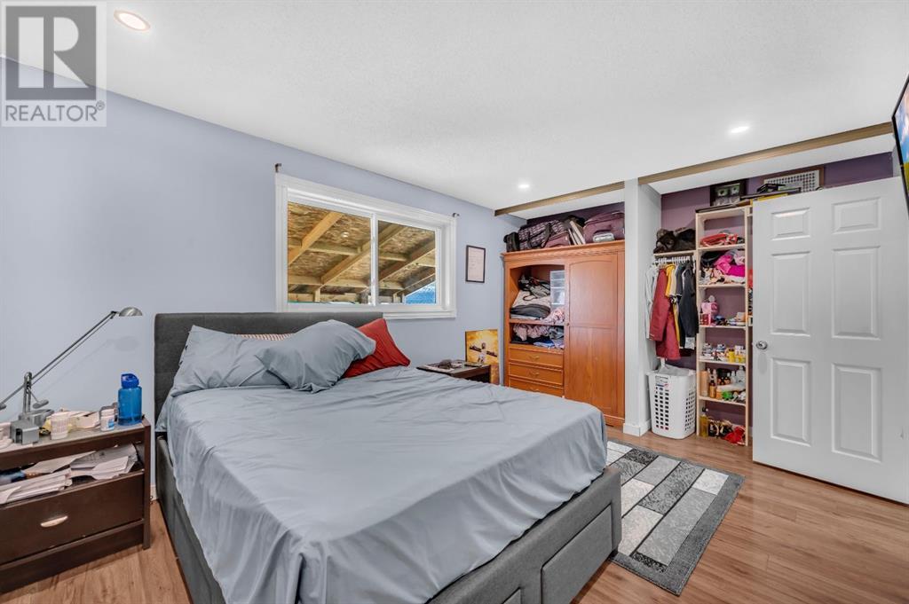 Single Family House 4 Level for Sale in   Street NE Taradale Calgary 