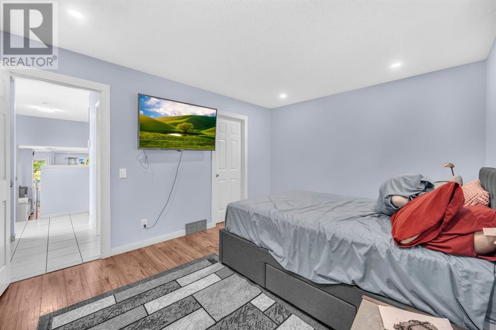 Single Family House 4 Level for Sale in   Street NE Taradale Calgary 