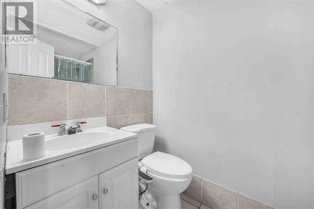 Single Family House 4 Level for Sale in   Street NE Taradale Calgary 