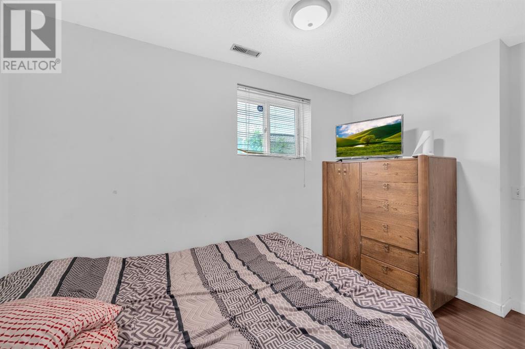 Single Family House 4 Level for Sale in   Street NE Taradale Calgary 