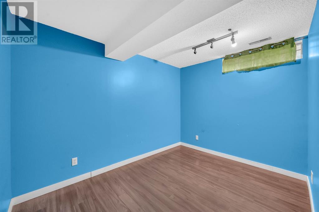 Single Family House 4 Level for Sale in   Street NE Taradale Calgary 