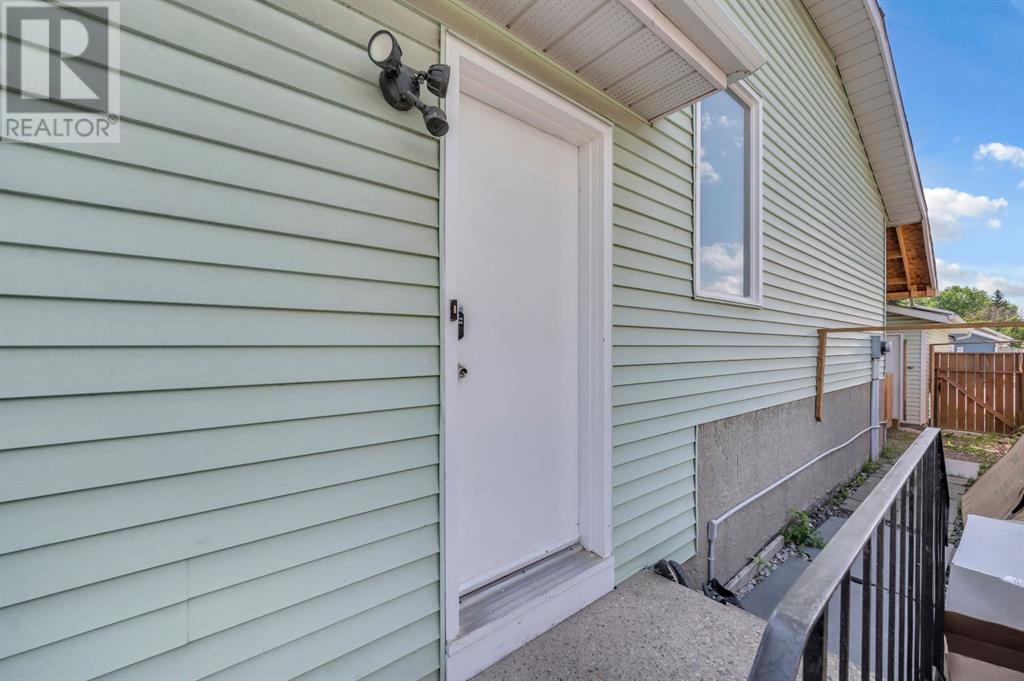 Single Family House 4 Level for Sale in   Street NE Taradale Calgary 