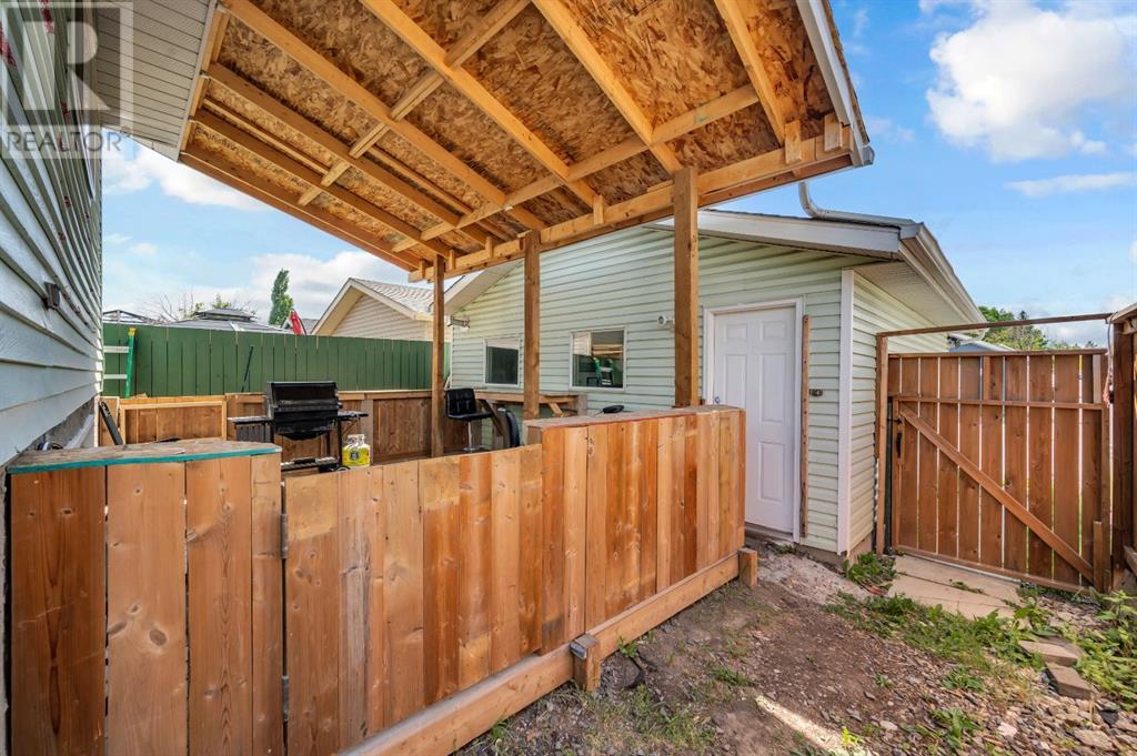 Single Family House 4 Level for Sale in   Street NE Taradale Calgary 