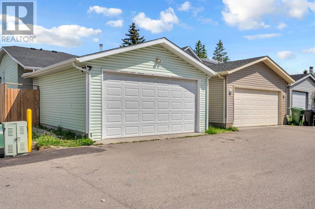 Single Family House 4 Level for Sale in   Street NE Taradale Calgary 