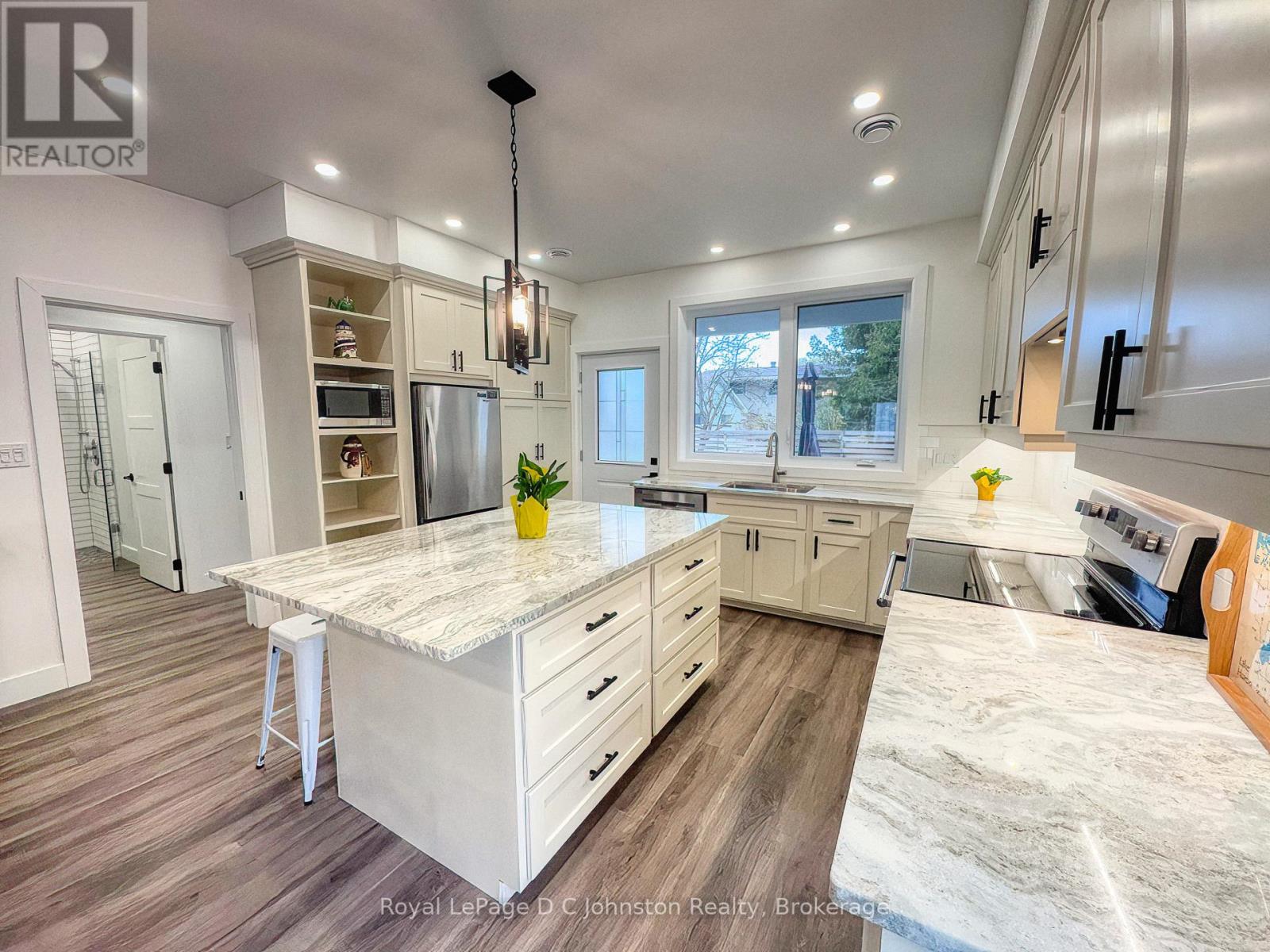 Photo 10 of 60 Water Street, Saugeen Shores ON