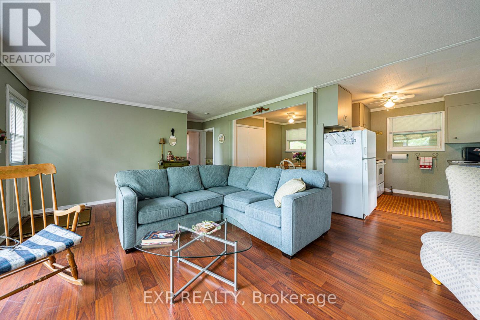 Photo 13 of 17 Lake Drive E, Georgina ON