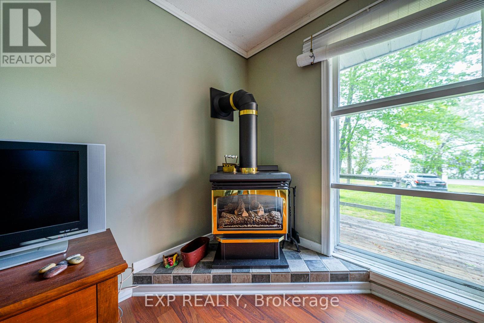 Photo 14 of 17 Lake Drive E, Georgina ON