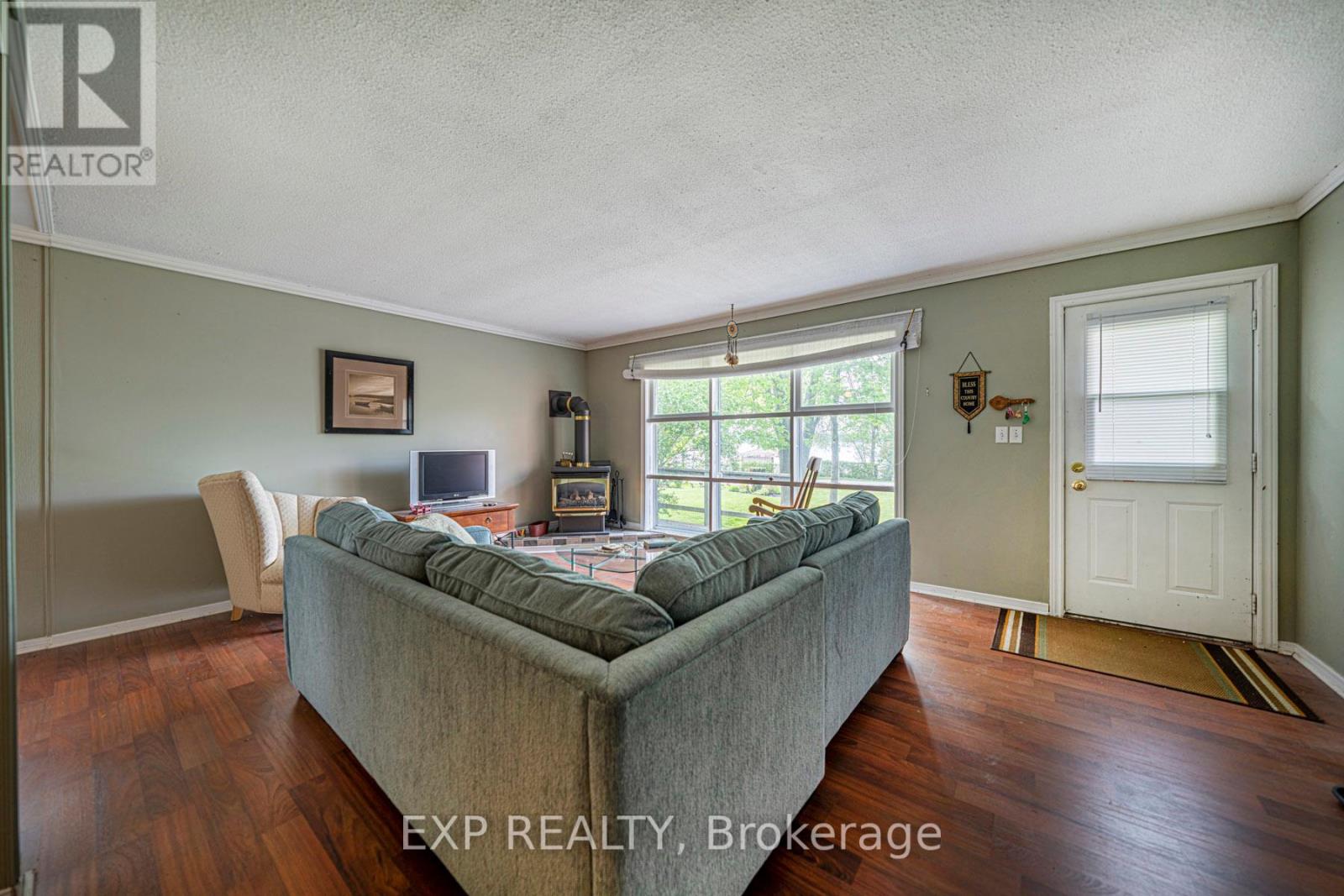 Photo 15 of 17 Lake Drive E, Georgina ON