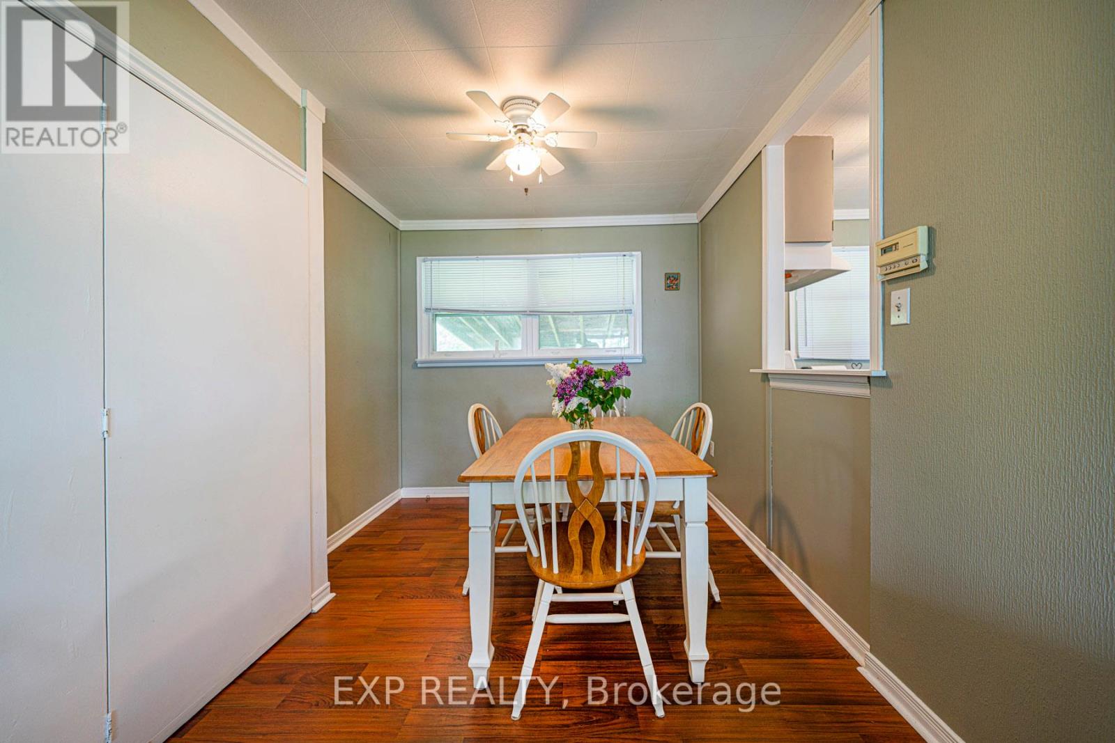 Photo 16 of 17 Lake Drive E, Georgina ON