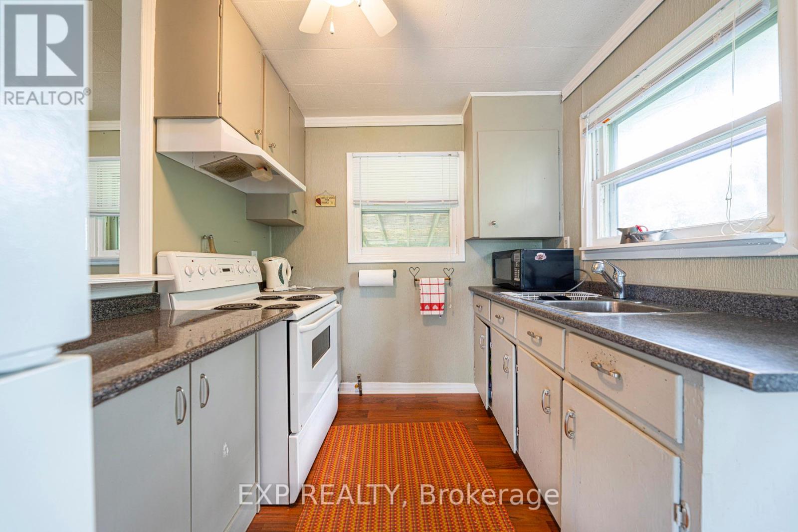 Photo 17 of 17 Lake Drive E, Georgina ON