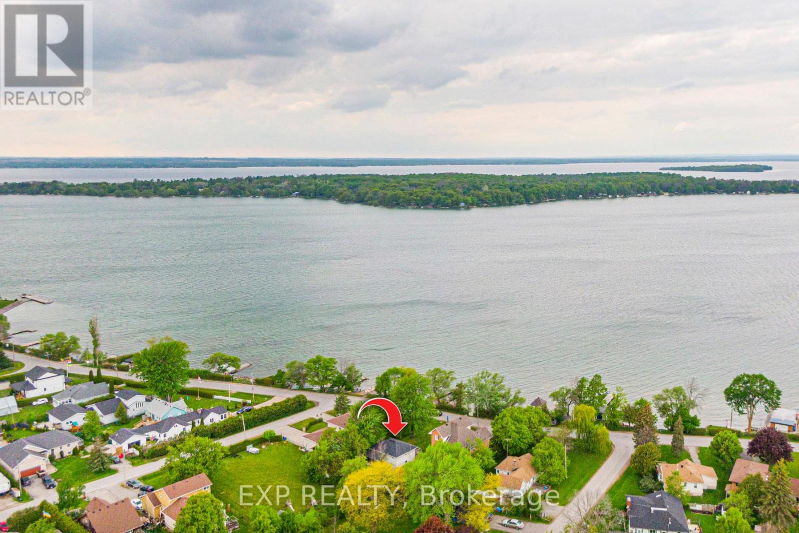 Photo 23 of 17 Lake Drive E, Georgina ON