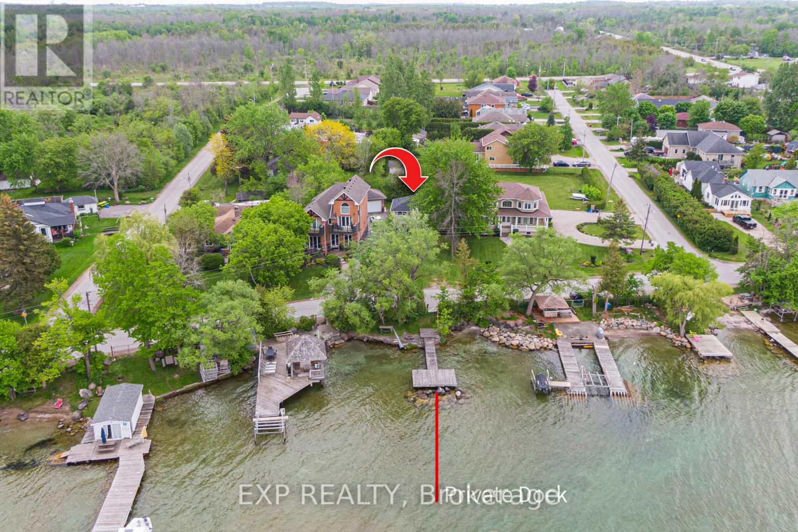 Photo 3 of 17 Lake Drive E, Georgina ON