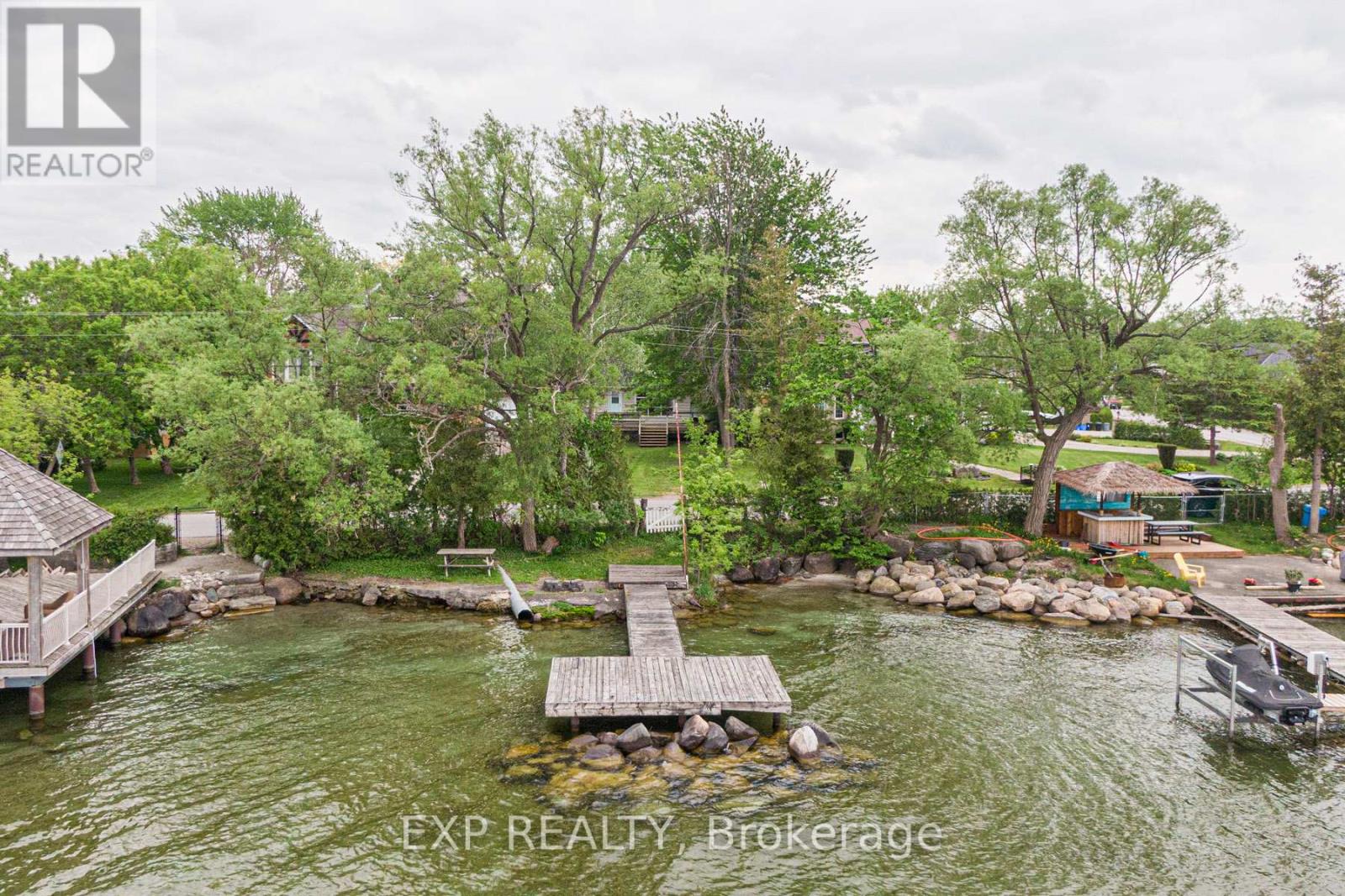 Photo 4 of 17 Lake Drive E, Georgina ON