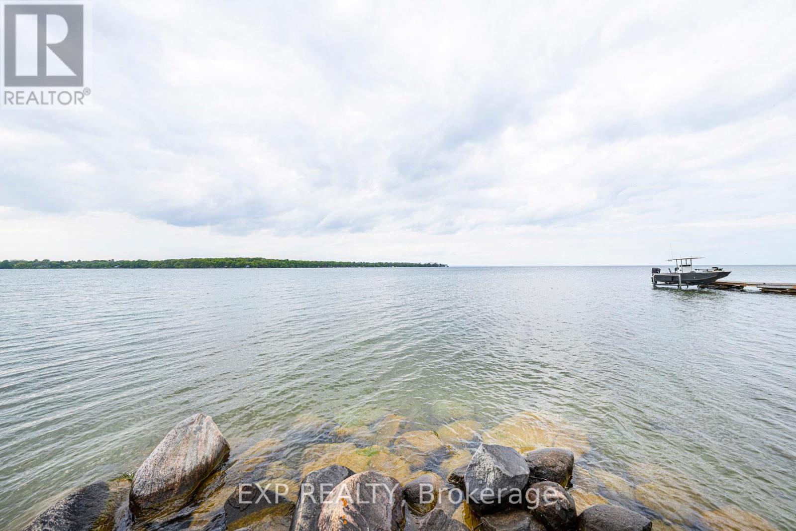 Photo 5 of 17 Lake Drive E, Georgina ON