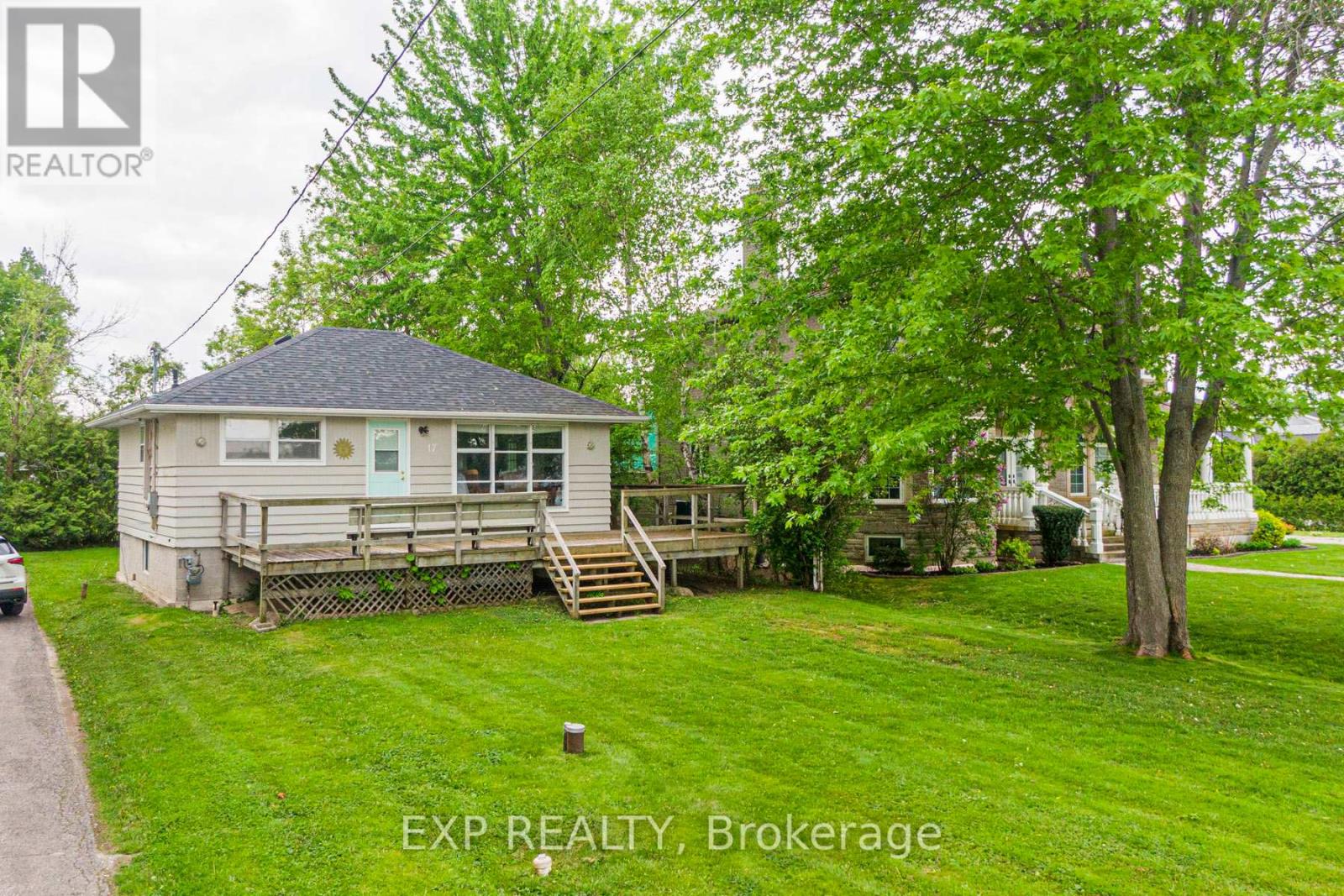 Photo 7 of 17 Lake Drive E, Georgina ON