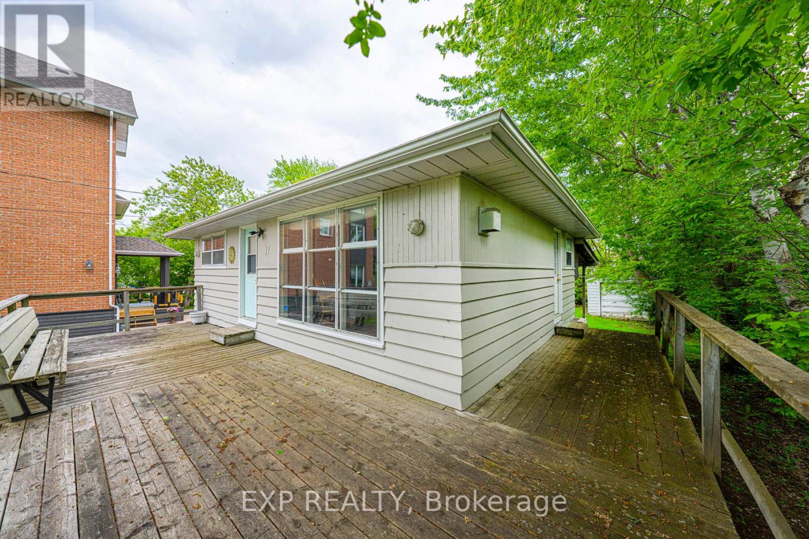 Photo 9 of 17 Lake Drive E, Georgina ON