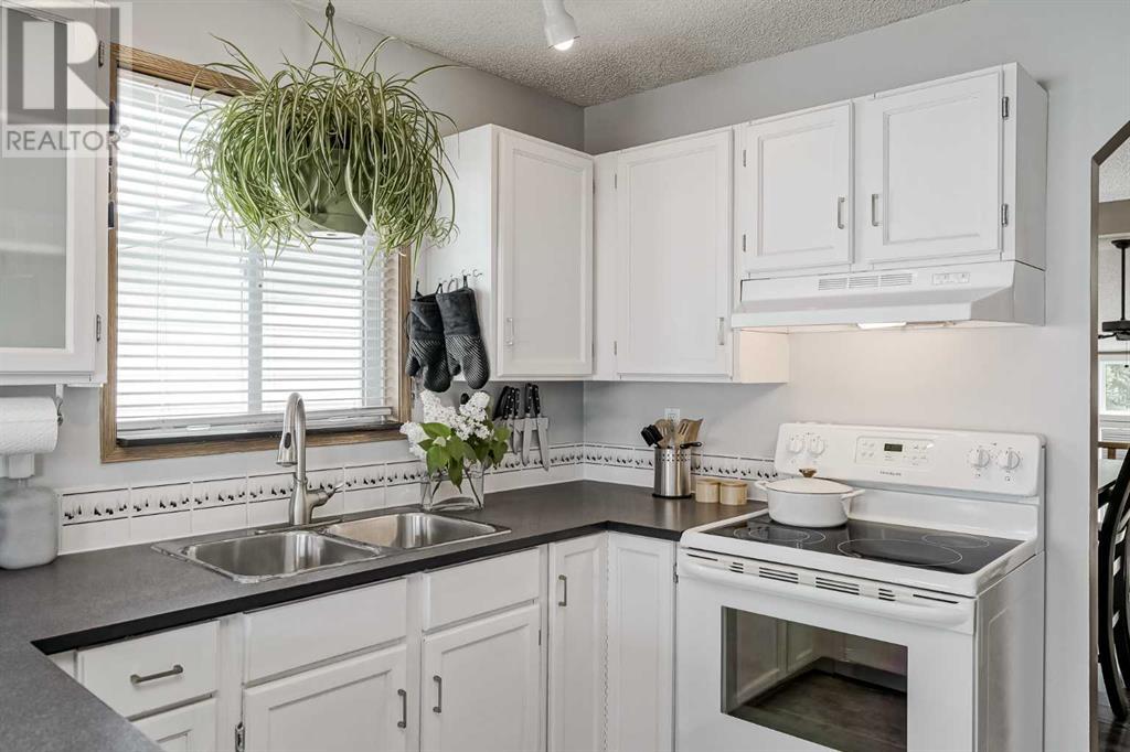 Single Family House 3 Level for Sale in  Harvest Glen Rise NE Harvest Hills Calgary 
